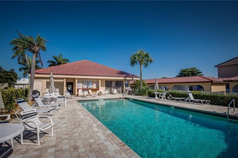 Copropriété à louer à Punta Gorda, Floride: 2 chambres, 108.51 m2 № 213506 - photo 4