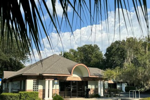Propiedad comercial en venta en Gainesville, Florida, 384.43 m2 № 1915291 - foto 1