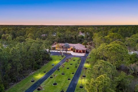 Villa ou maison à vendre à North Port, Floride: 6 chambres, 353.21 m2 № 2211799 - photo 2