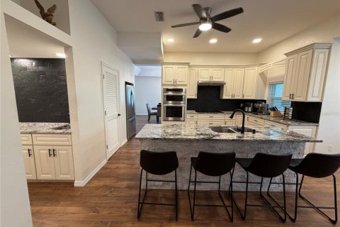 House in Tarpon Springs, Florida 5 bedrooms, 386.1 sq.m. № 2101919 - photo 7