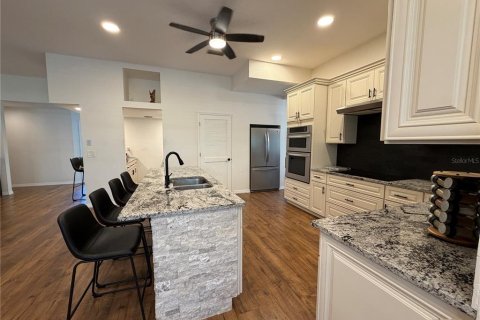 House in Tarpon Springs, Florida 5 bedrooms, 386.1 sq.m. № 2101919 - photo 5