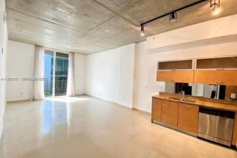Copropriété à louer à Miami, Floride: 1 chambre, 72 m2 № 2048479 - photo 2