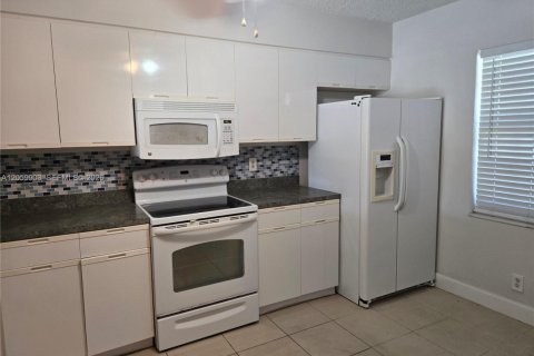 Condo in Delray Beach, Florida, 2 bedrooms  № 2273846 - photo 4