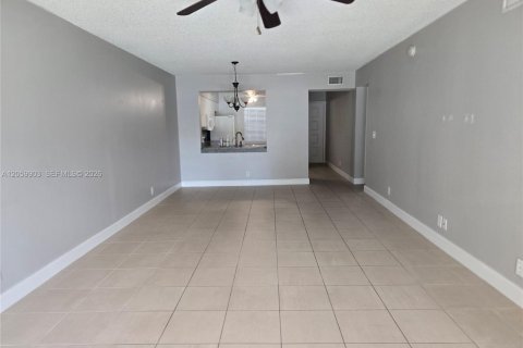 Condo in Delray Beach, Florida, 2 bedrooms  № 2273846 - photo 3