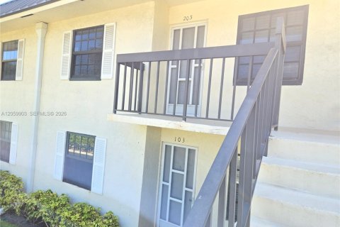 Condo in Delray Beach, Florida, 2 bedrooms  № 2273846 - photo 2