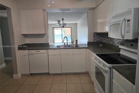 Condo in Delray Beach, Florida, 2 bedrooms  № 2273846 - photo 5