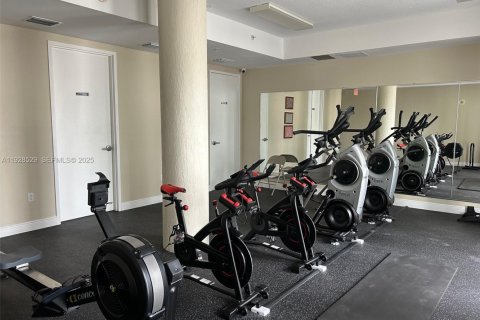 Condo in Miami, Florida, 2 bedrooms № 1987051 - photo 18