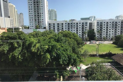 Condo in Miami, Florida, 2 bedrooms № 1987051 - photo 7