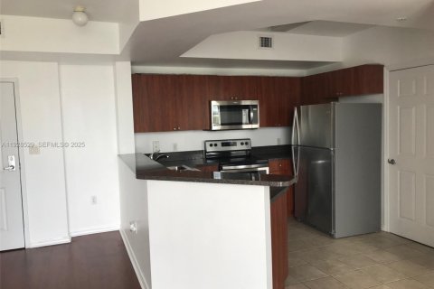 Condo in Miami, Florida, 2 bedrooms № 1987051 - photo 3