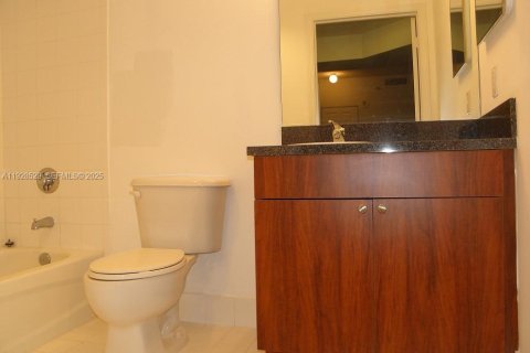 Condo in Miami, Florida, 2 bedrooms № 1987051 - photo 16