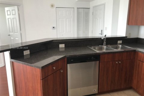 Condo in Miami, Florida, 2 bedrooms № 1987051 - photo 5