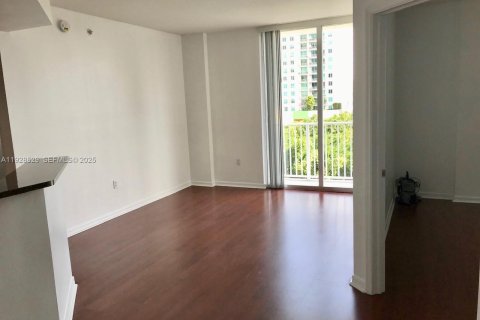 Condo in Miami, Florida, 2 bedrooms № 1987051 - photo 6