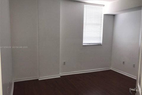 Condo in Miami, Florida, 2 bedrooms № 1987051 - photo 9