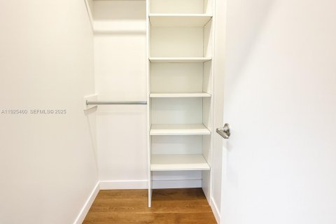 Apartamento en alquiler en Hollywood, Florida, 2 dormitorios, 1704.85 m2 № 1984187 - foto 17