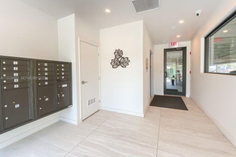 Apartamento en alquiler en Hollywood, Florida, 2 dormitorios, 1704.85 m2 № 1984187 - foto 4