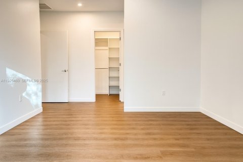 Apartamento en alquiler en Hollywood, Florida, 2 dormitorios, 1704.85 m2 № 1984187 - foto 15