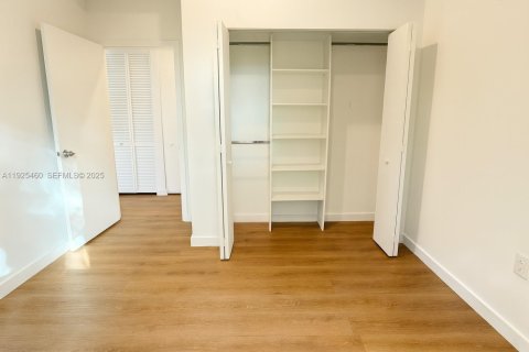 Apartamento en alquiler en Hollywood, Florida, 2 dormitorios, 1704.85 m2 № 1984187 - foto 12