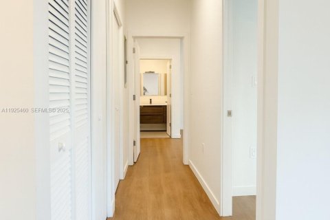 Apartamento en alquiler en Hollywood, Florida, 2 dormitorios, 1704.85 m2 № 1984187 - foto 10