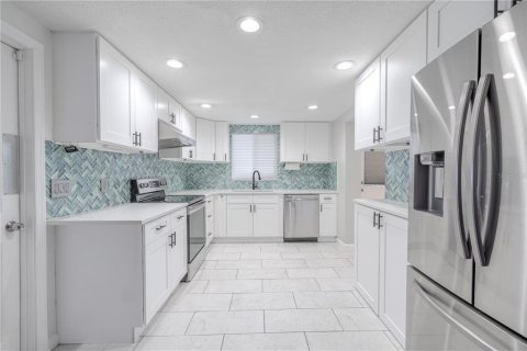 House in Holiday, Florida 2 bedrooms, 133.78 sq.m. № 1771466 - photo 10