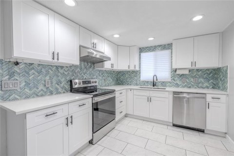 House in Holiday, Florida 2 bedrooms, 133.78 sq.m. № 1771466 - photo 11