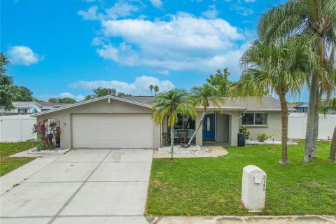 House in Holiday, Florida 2 bedrooms, 133.78 sq.m. № 1771466 - photo 1