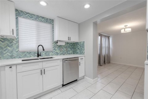 House in Holiday, Florida 2 bedrooms, 133.78 sq.m. № 1771466 - photo 15