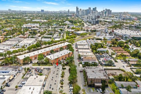 Propiedad comercial en alquiler en Fort Lauderdale, Florida № 1141261 - foto 1