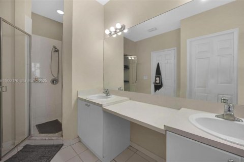 Townhouse in Homestead, Florida 3 bedrooms, 179.49 sq.m. № 1976677 - photo 15