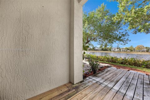 Townhouse in Homestead, Florida 3 bedrooms, 179.49 sq.m. № 1976677 - photo 24