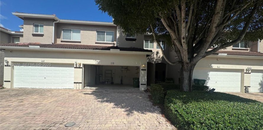 Adosado en Homestead, Florida 3 dormitorios, 179.49 m2 № 1976677