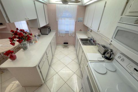 Купить кондоминиум в Санни-Айлс-Бич, Флорида 2 спальни, 143.44м2, № 1931694 - фото 8