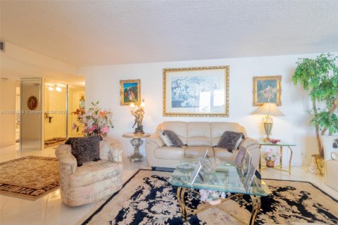 Купить кондоминиум в Санни-Айлс-Бич, Флорида 2 спальни, 143.44м2, № 1931694 - фото 19