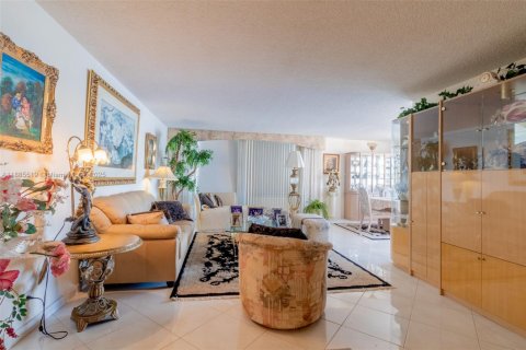 Купить кондоминиум в Санни-Айлс-Бич, Флорида 2 спальни, 143.44м2, № 1931694 - фото 28