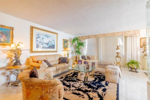 Купить кондоминиум в Санни-Айлс-Бич, Флорида 2 спальни, 143.44м2, № 1931694 - фото 22