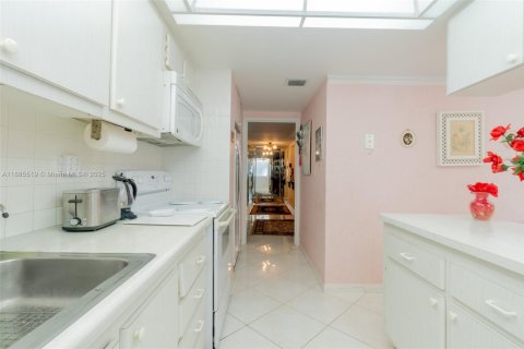 Купить кондоминиум в Санни-Айлс-Бич, Флорида 2 спальни, 143.44м2, № 1931694 - фото 11