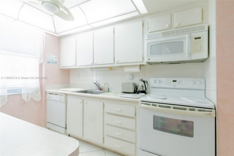 Купить кондоминиум в Санни-Айлс-Бич, Флорида 2 спальни, 143.44м2, № 1931694 - фото 9