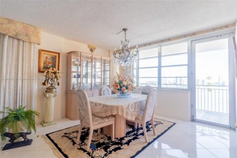 Купить кондоминиум в Санни-Айлс-Бич, Флорида 2 спальни, 143.44м2, № 1931694 - фото 23