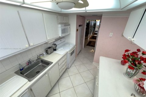 Купить кондоминиум в Санни-Айлс-Бич, Флорида 2 спальни, 143.44м2, № 1931694 - фото 7