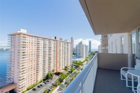 Купить кондоминиум в Санни-Айлс-Бич, Флорида 2 спальни, 143.44м2, № 1931694 - фото 3