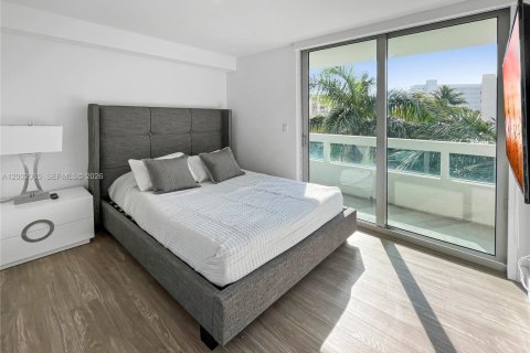 Condo in Bay Harbor Islands, Florida, 3 bedrooms  № 2066069 - photo 17