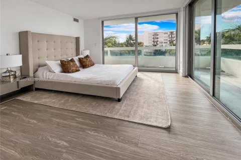 Condo in Bay Harbor Islands, Florida, 3 bedrooms  № 2066069 - photo 14