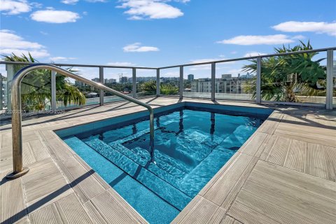 Condo in Bay Harbor Islands, Florida, 3 bedrooms  № 2066069 - photo 29