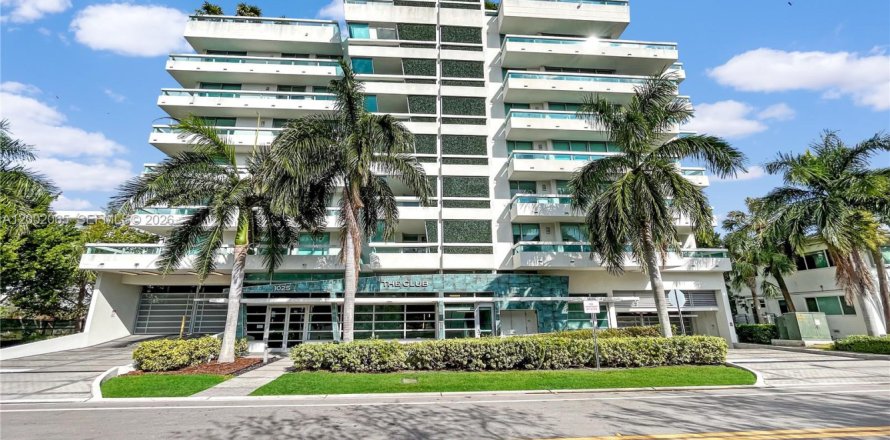 Condo in Bay Harbor Islands, Florida, 3 bedrooms  № 2066069