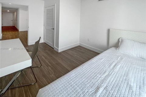 Condo in Bay Harbor Islands, Florida, 3 bedrooms  № 2066069 - photo 20