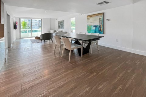 Condo in Bay Harbor Islands, Florida, 3 bedrooms  № 2066069 - photo 4