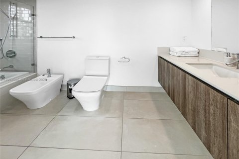 Condo in Bay Harbor Islands, Florida, 3 bedrooms  № 2066069 - photo 16