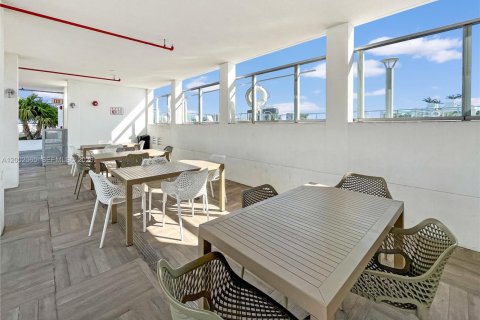 Condo in Bay Harbor Islands, Florida, 3 bedrooms  № 2066069 - photo 22