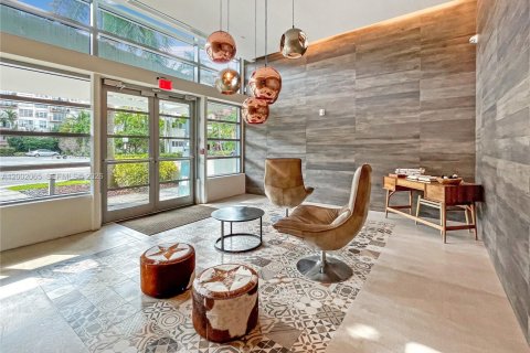 Condo in Bay Harbor Islands, Florida, 3 bedrooms  № 2066069 - photo 2