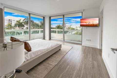 Condo in Bay Harbor Islands, Florida, 3 bedrooms  № 2066069 - photo 13