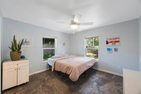 House in Saint Petersburg, Florida 4 bedrooms, 114.73 sq.m. № 1876238 - photo 11